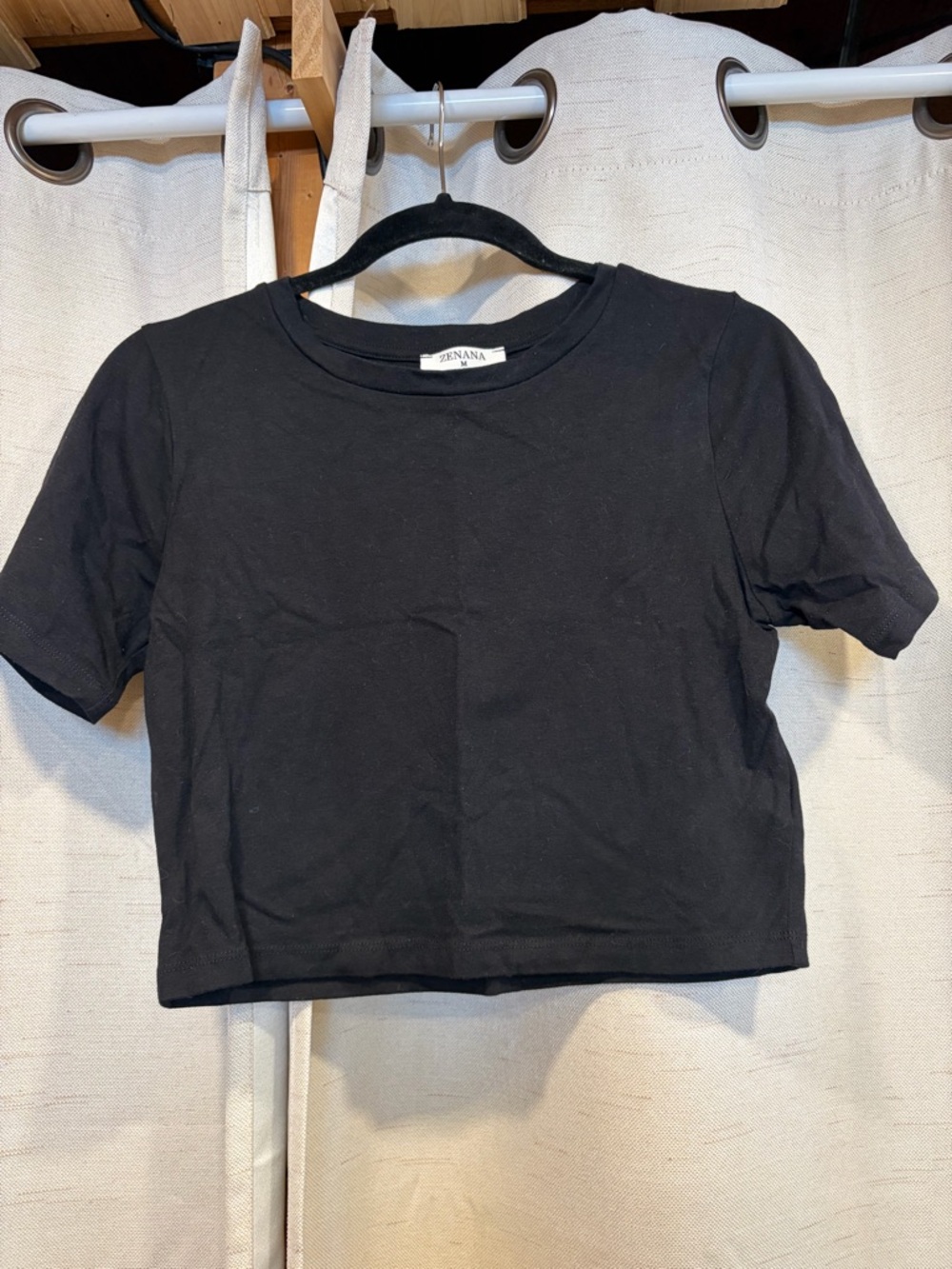 Zenana Outfitters Black Cropped Crewneck Tee